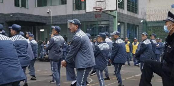 云南越狱犯最新报,云南越狱犯最新报,逃犯小明的日常趣事与情感纽带