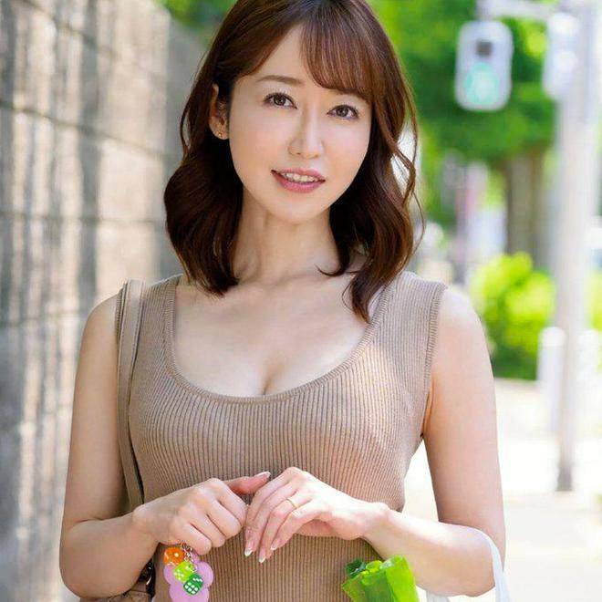 2024av女星排行最新,2024AV女星排行最新,小巷中的秘密特色小店