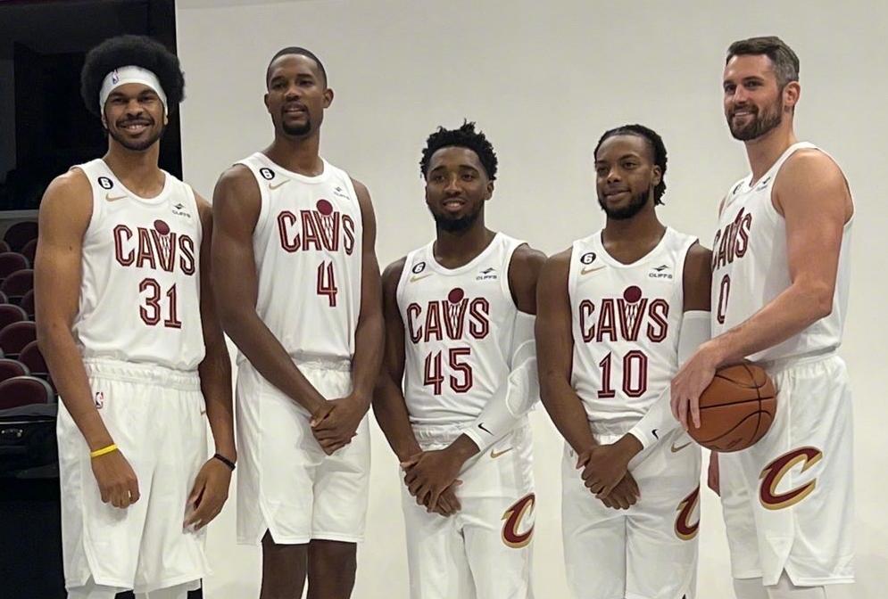 米切尔最新合同,重磅消息米切尔最新合同揭秘📣