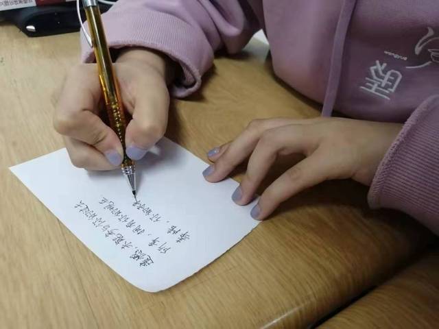 古风最美三行情书,古风最美三行情书,科技新品,情诗入魂,体验未来之恋