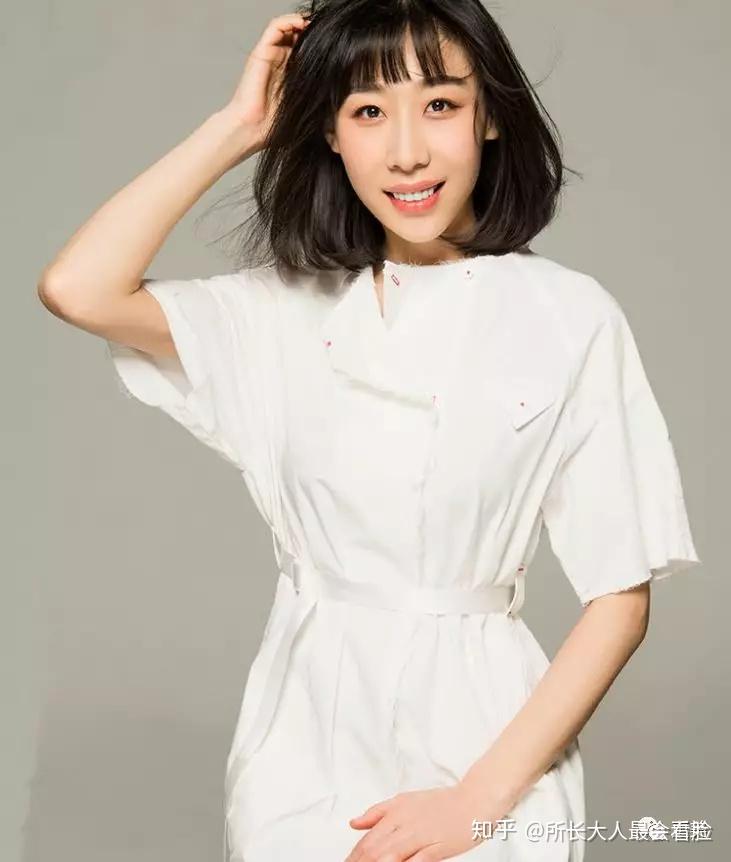 演员东怡,演员东怡,从舞台到银幕,自信与才华的绽放