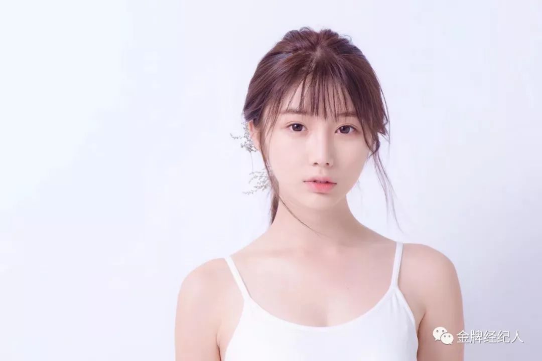 演员陈诺,演员陈诺，从舞台到荧屏，变化中的自信与成就的力量